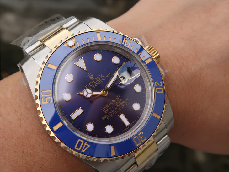 Replica Rolex Submariner Two Tone 116613 on Wrist